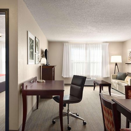 Country Inn & Suites By Radisson, Kansas City At Village West, Ks Bonner Springs Экстерьер фото