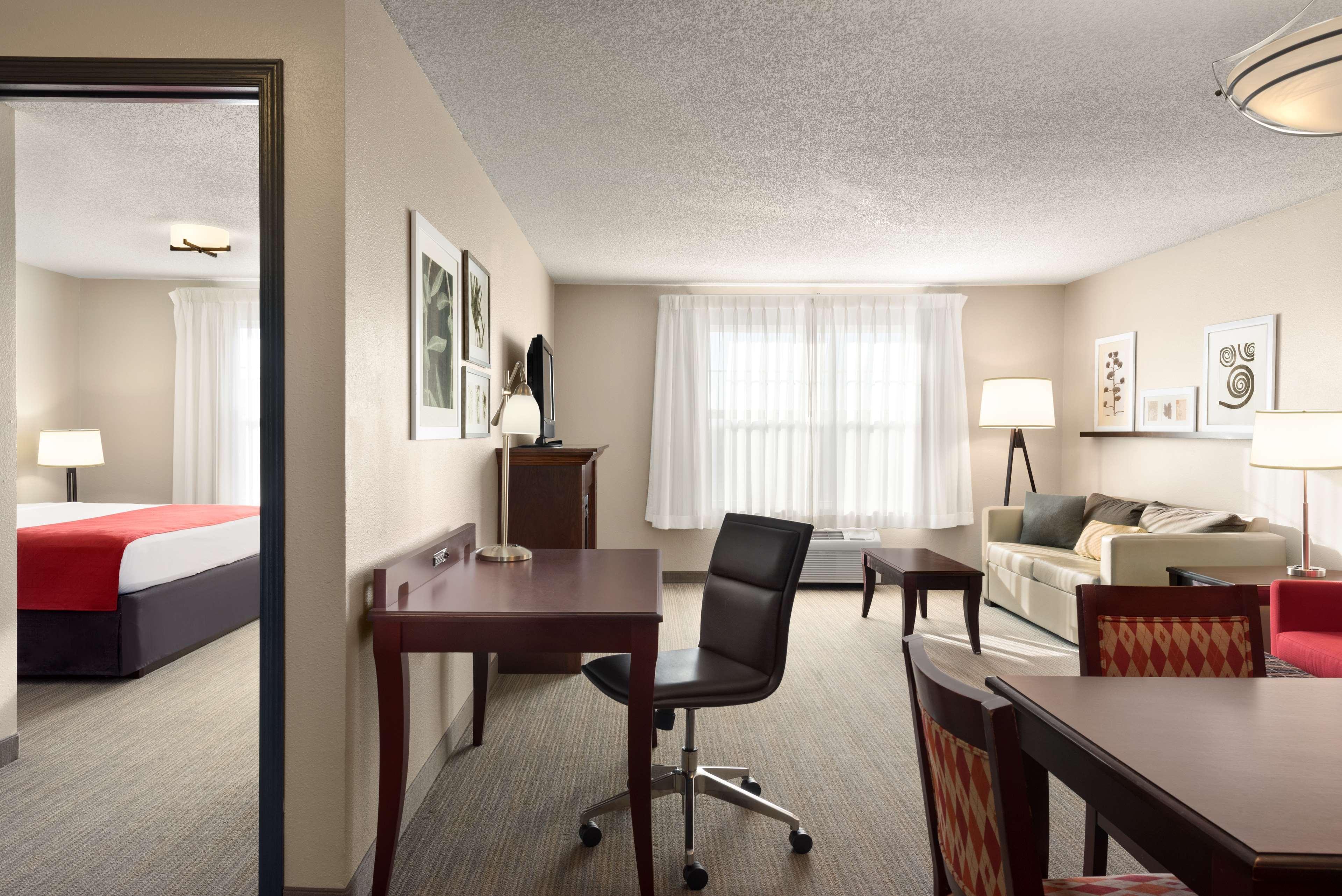 Country Inn & Suites By Radisson, Kansas City At Village West, Ks Bonner Springs Экстерьер фото