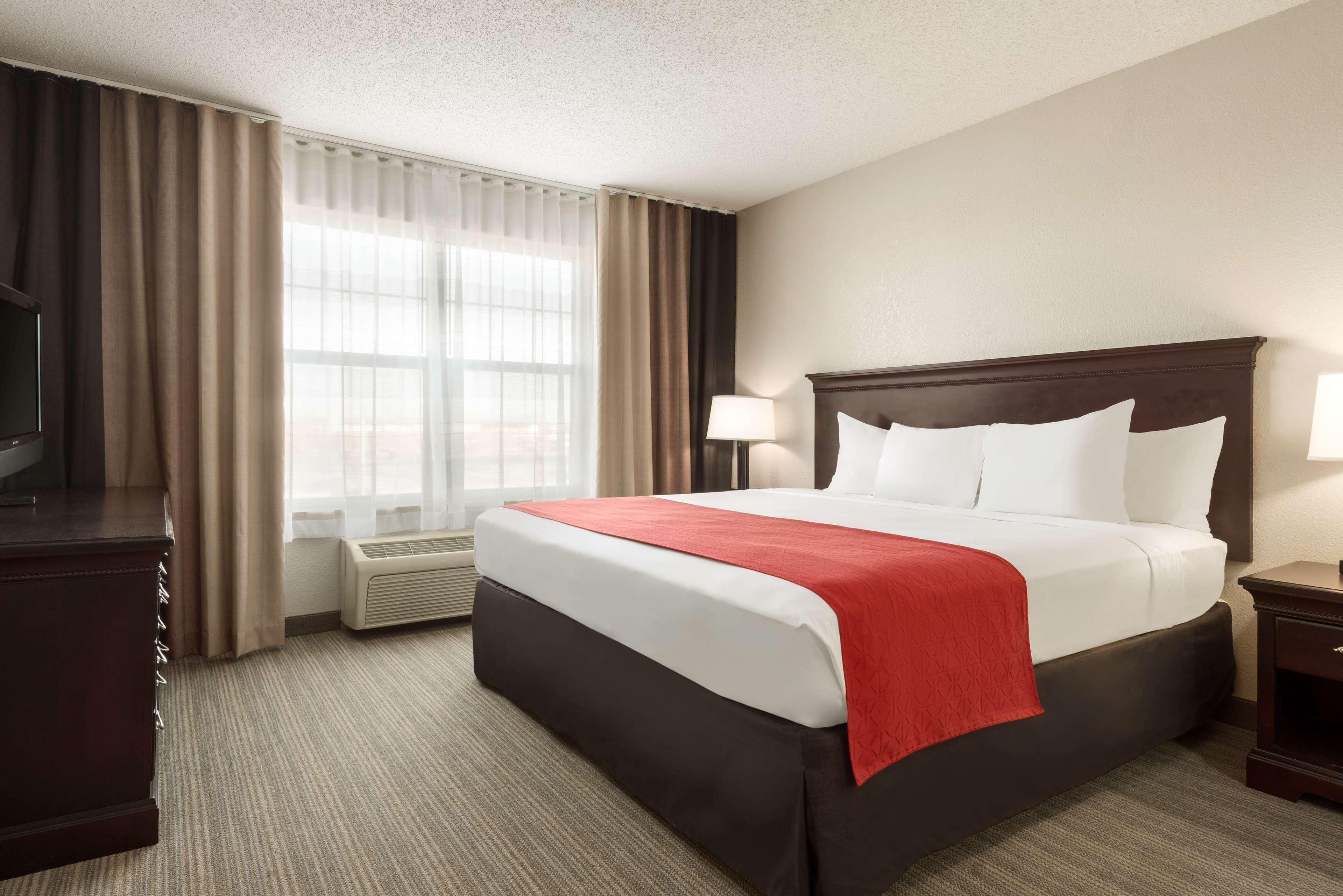 Country Inn & Suites By Radisson, Kansas City At Village West, Ks Bonner Springs Экстерьер фото